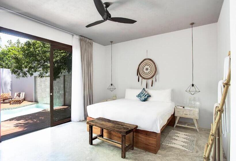 Standard Szoba King Size Bed, Lula Seaside Boutique