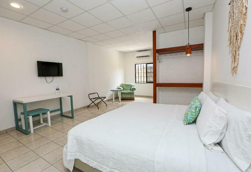 キングサイズベッドのスーペリアルーム, & Suites Arges  Centro Chetumal