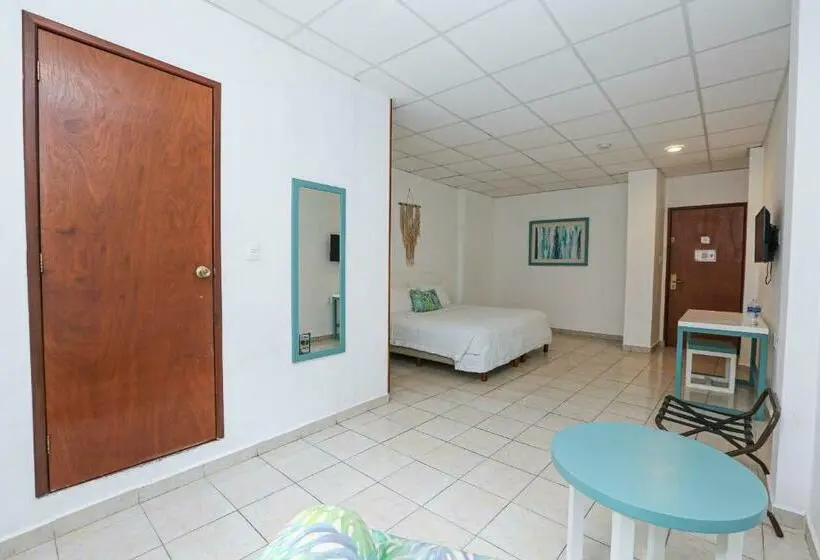 اتاق سوپریور با تخت بزرگ, & Suites Arges  Centro Chetumal