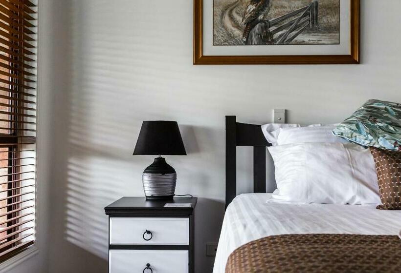 Номер Стандарт с Гидромассажем, The Bearded Dragon Boutique