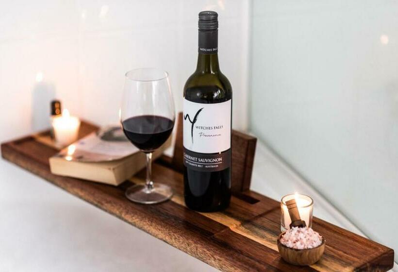 Номер Стандарт с Гидромассажем, The Bearded Dragon Boutique