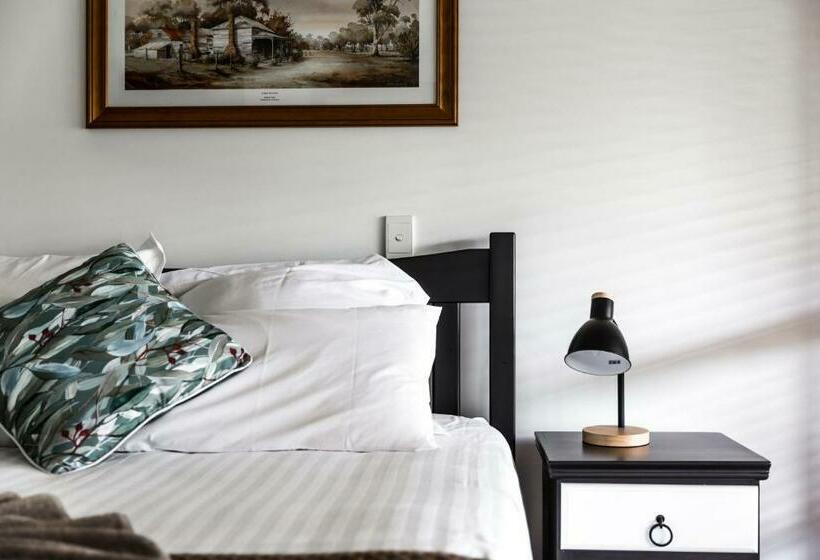 Номер Стандарт с Гидромассажем, The Bearded Dragon Boutique