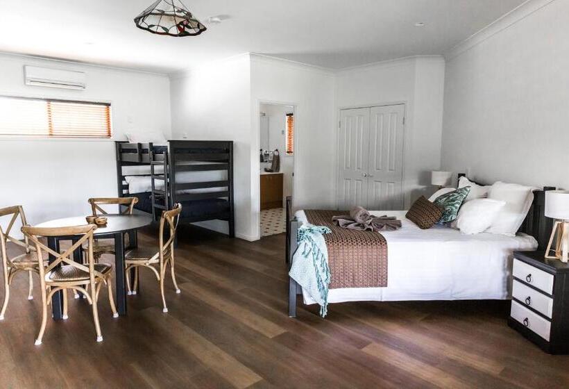 Семейный Номер, The Bearded Dragon Boutique