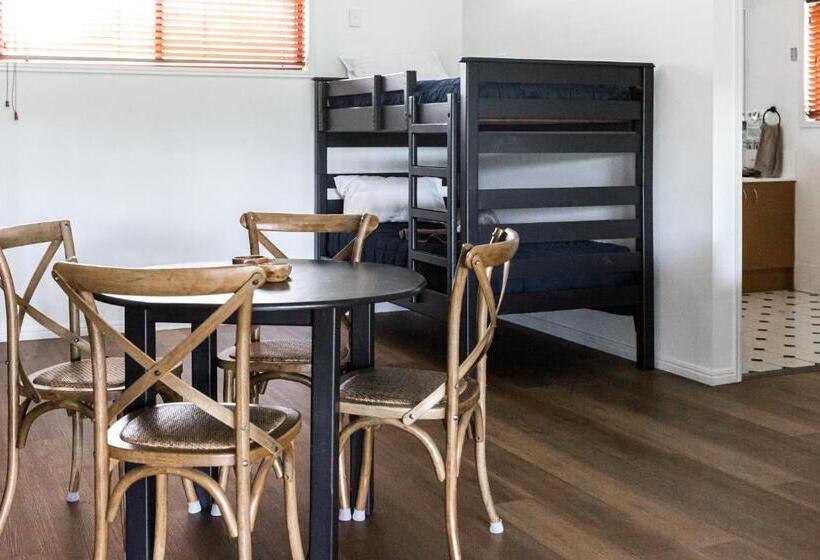 Семейный Номер, The Bearded Dragon Boutique