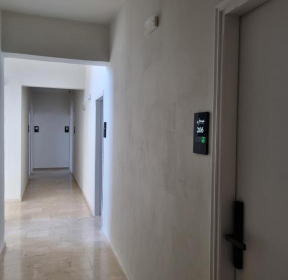 استودیو استاندارد با بالکن, Eloque Simple Living Space