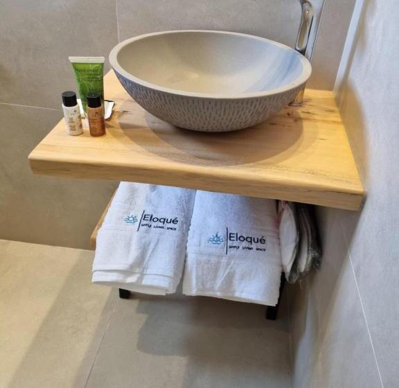 استودیوی استاندارد با چشمانداز دریا, Eloque Simple Living Space