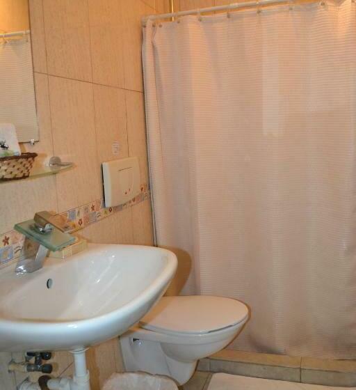 Семейный Номер, The Balboa Inn