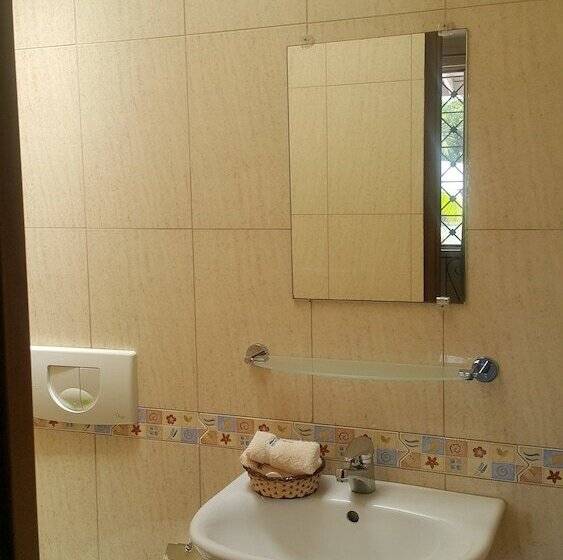 Семейный Номер, The Balboa Inn