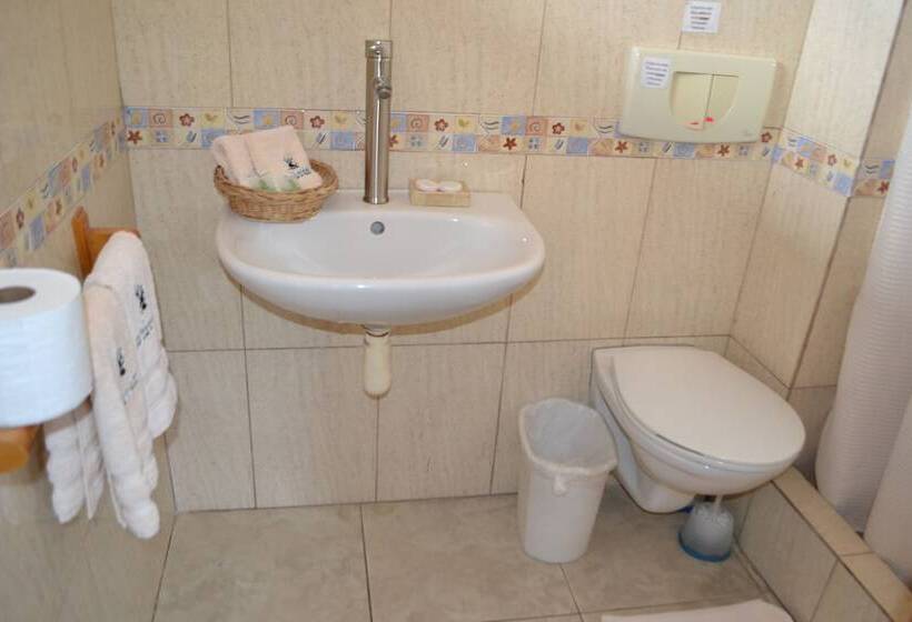 Семейный Номер, The Balboa Inn