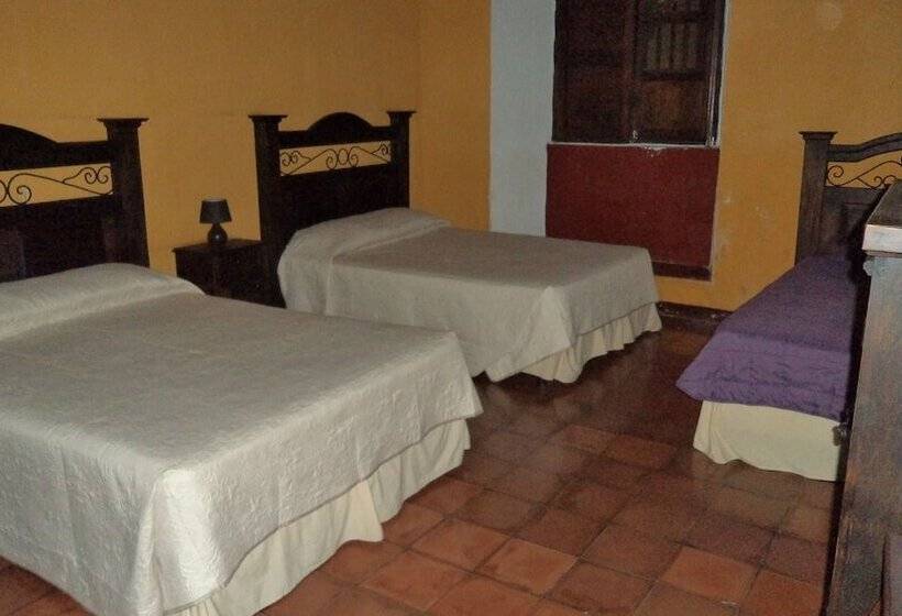اتاق استاندارد سه نفره, Chez Juanca Hotel Cafe