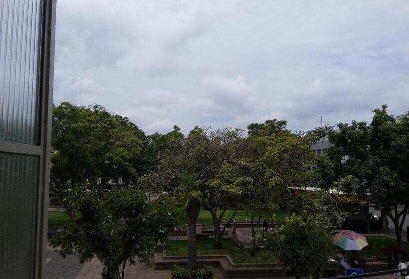 اتاق لوکس, Centenario