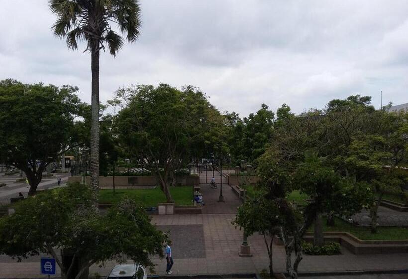 اتاق لوکس, Centenario