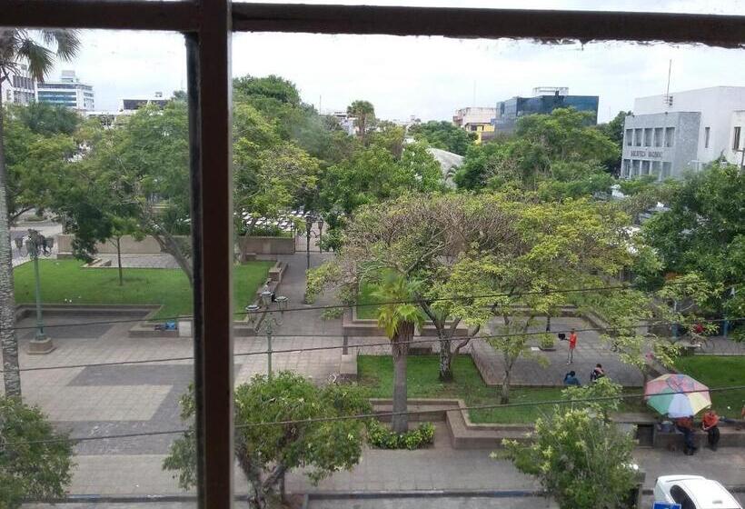 اتاق استاندارد سه نفره, Centenario