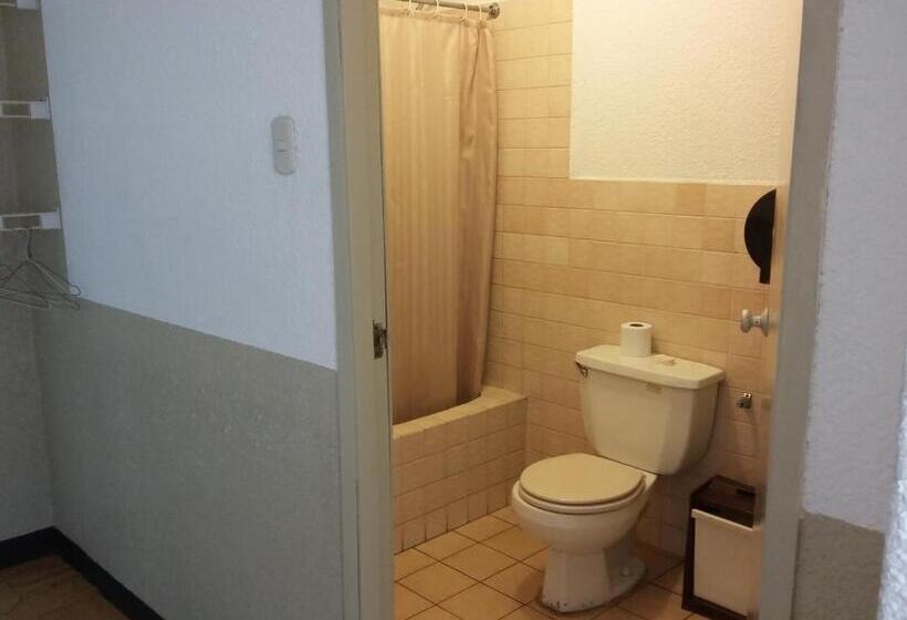 اتاق استاندارد سه نفره, Centenario