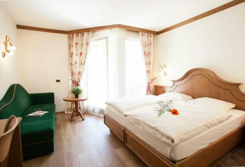 Standard Kolmen Hengen Huone Parveke, Comfort Erica Dolomiti Val D Adige