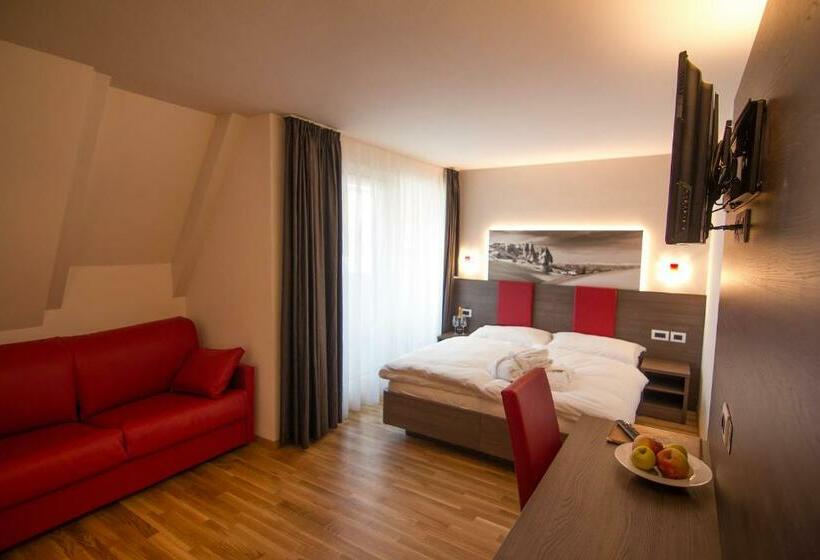 غرفة قياسية رباعية مزودة بشُرفة, Comfort Erica Dolomiti Val D Adige