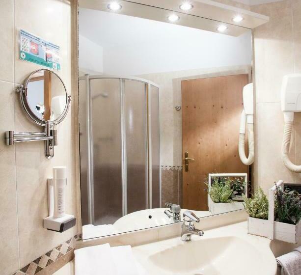 غرفة قياسية ثلاثية مزودة بشرفة, Comfort Erica Dolomiti Val D Adige