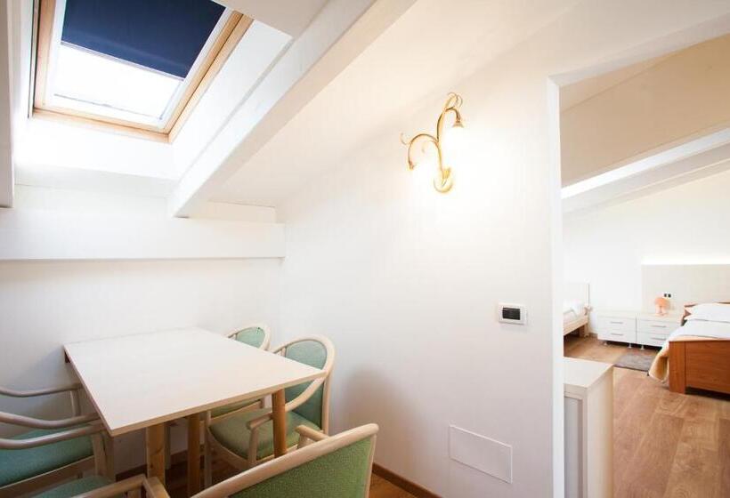 غرفة قياسية رباعية مزودة بشُرفة, Comfort Erica Dolomiti Val D Adige