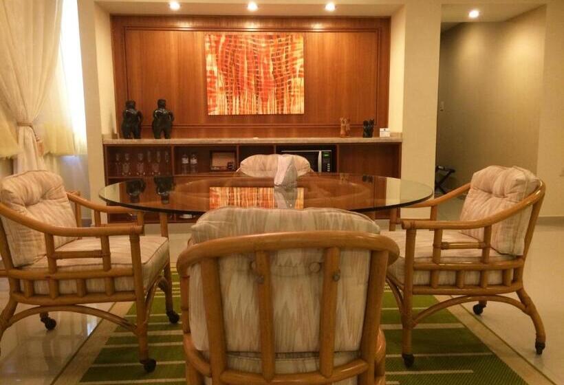 디럭스 스위트, Convair