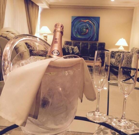 디럭스 주니어 스위트, Convair