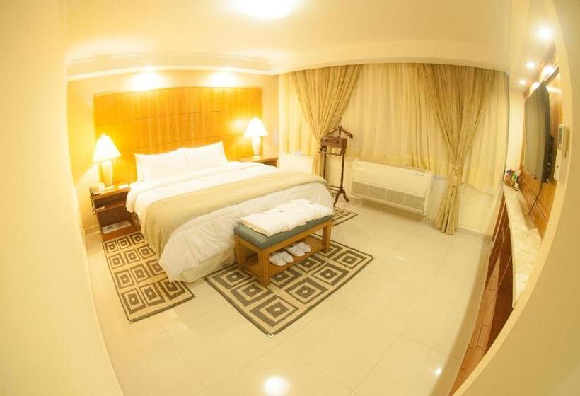 디럭스 주니어 스위트, Convair