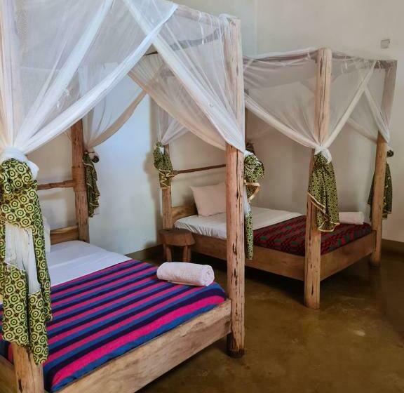 اتاق خانوادگی, Honey Badger Lodge