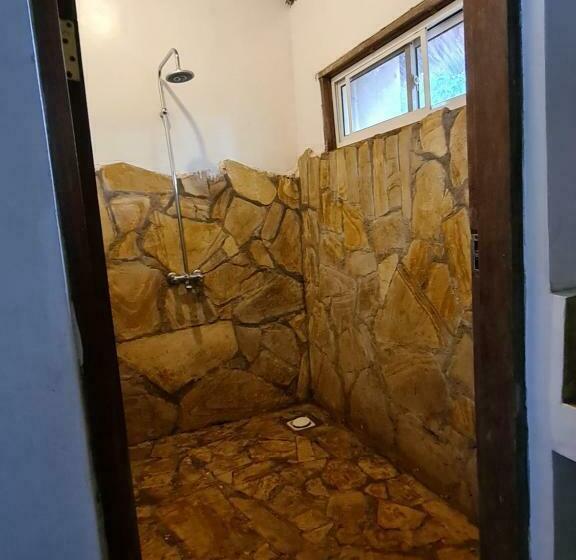 اتاق استاندارد, Honey Badger Lodge