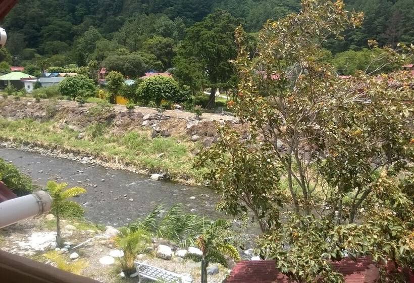 غرفة قياسية مطلّة علي النهر, Hostal Boquete