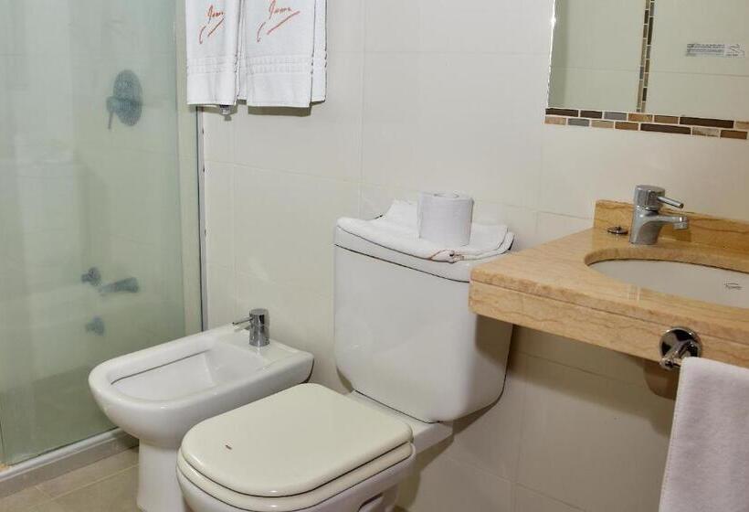 스탠다드 트리플 룸, Juana De Ibarbourou