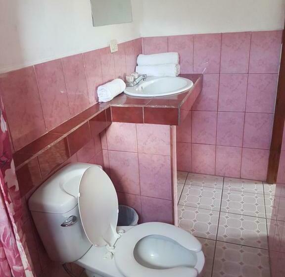 اتاق استاندارد چهار تخته, Los Angeles Panajachel