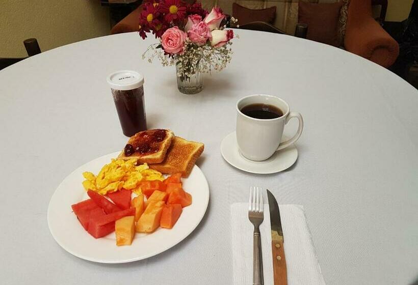 اتاق استاندارد چهار تخته, Los Angeles Panajachel