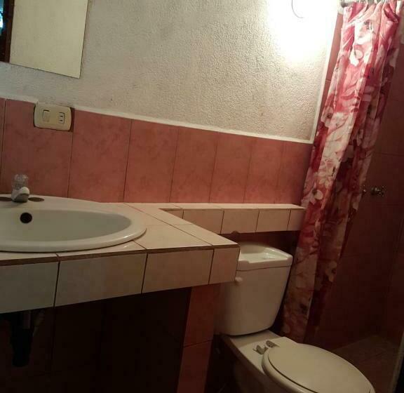 اتاق خانوادگی, Los Angeles Panajachel