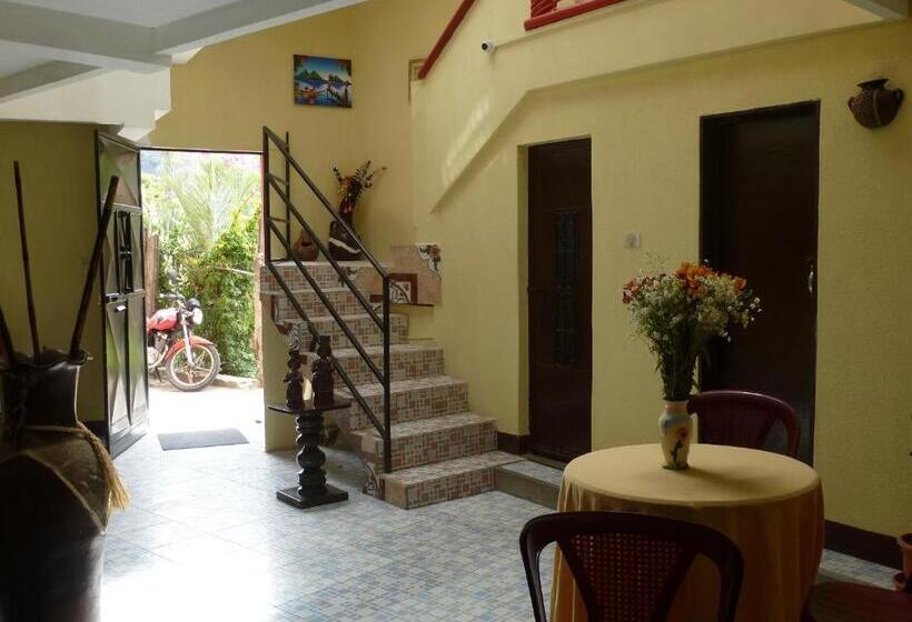 اتاق استاندارد چهار تخته, Los Angeles Panajachel