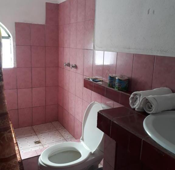 اتاق استاندارد چهار تخته, Los Angeles Panajachel