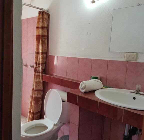 اتاق خانوادگی, Los Angeles Panajachel