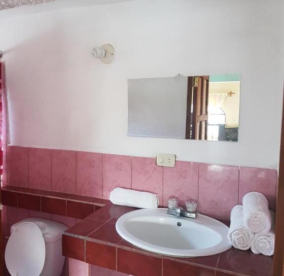 اتاق خانوادگی, Los Angeles Panajachel