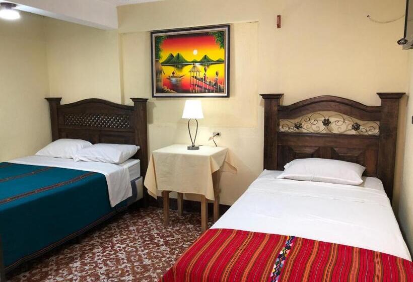 اتاق استاندارد سه نفره, Los Angeles Panajachel