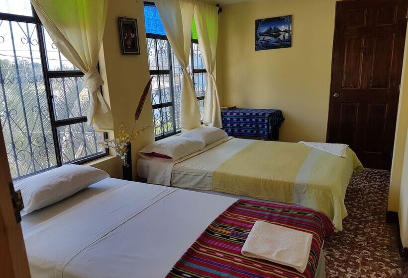 اتاق استاندارد سه نفره, Los Angeles Panajachel