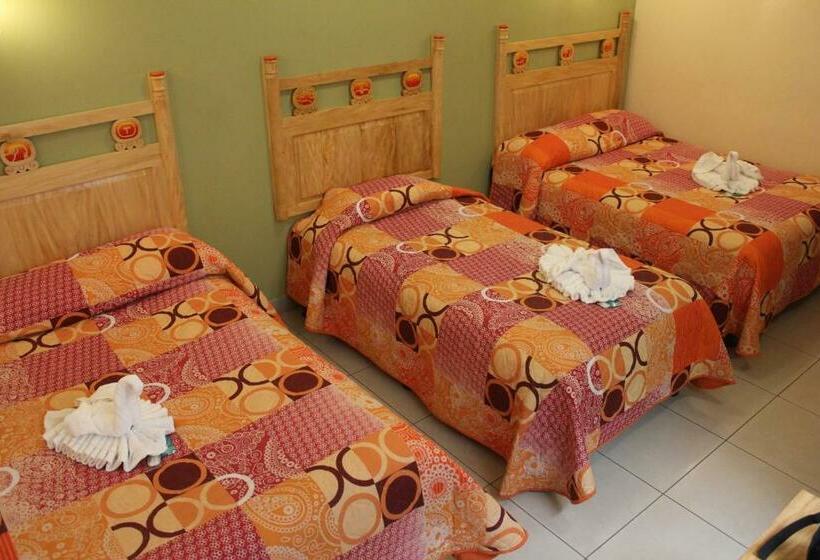 חדר סטנדרט לשלושה, Mayaland