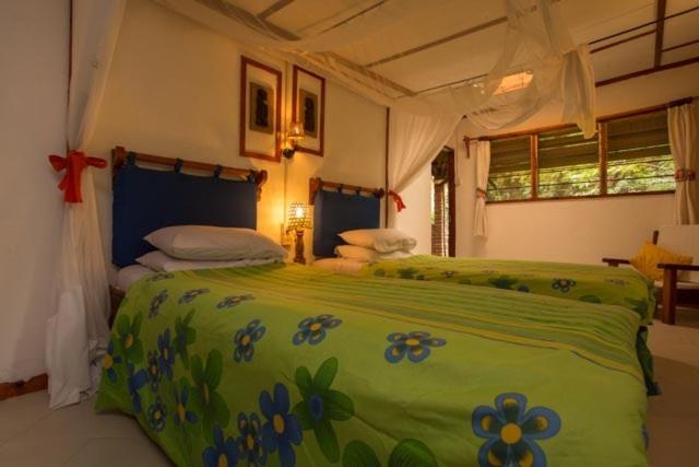 اتاق استاندارد, Outpost Lodge