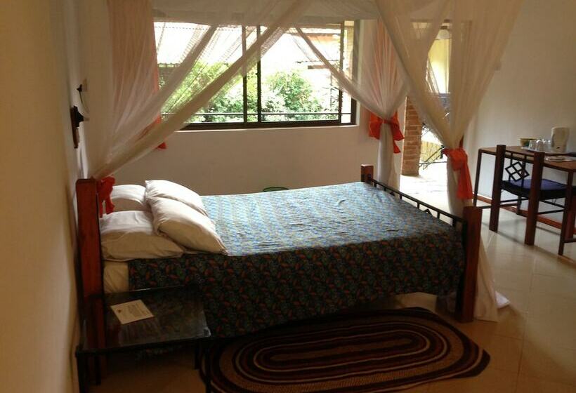 اتاق استاندارد, Outpost Lodge