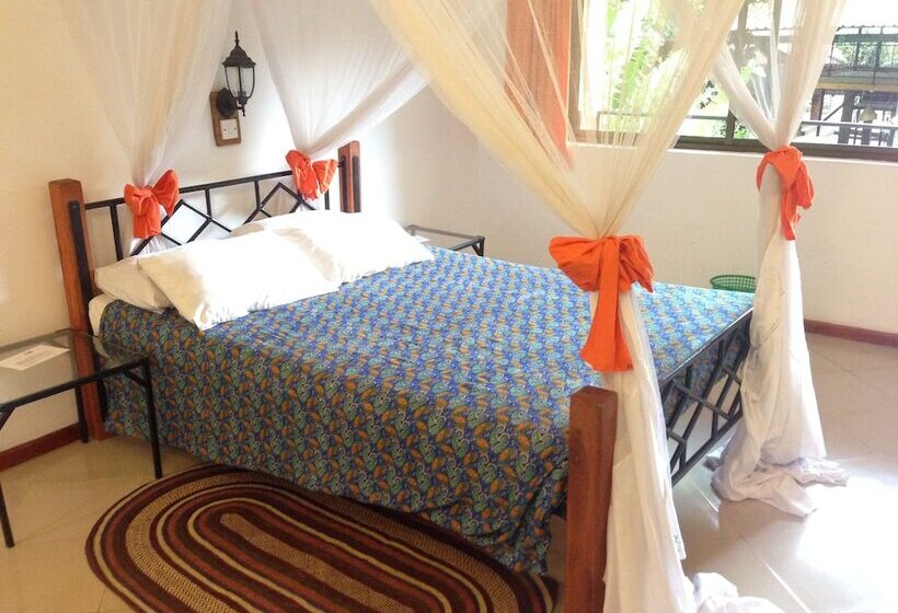 اتاق استاندارد یک نفره, Outpost Lodge