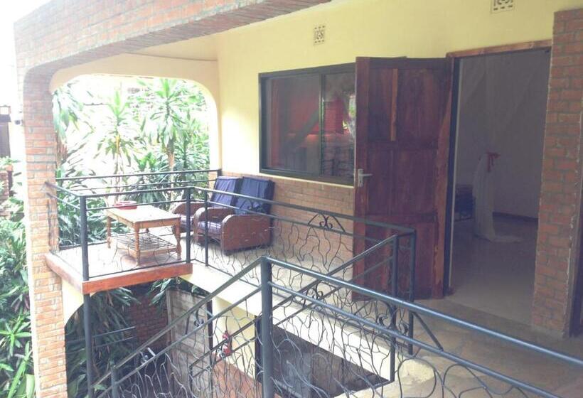 اتاق استاندارد, Outpost Lodge