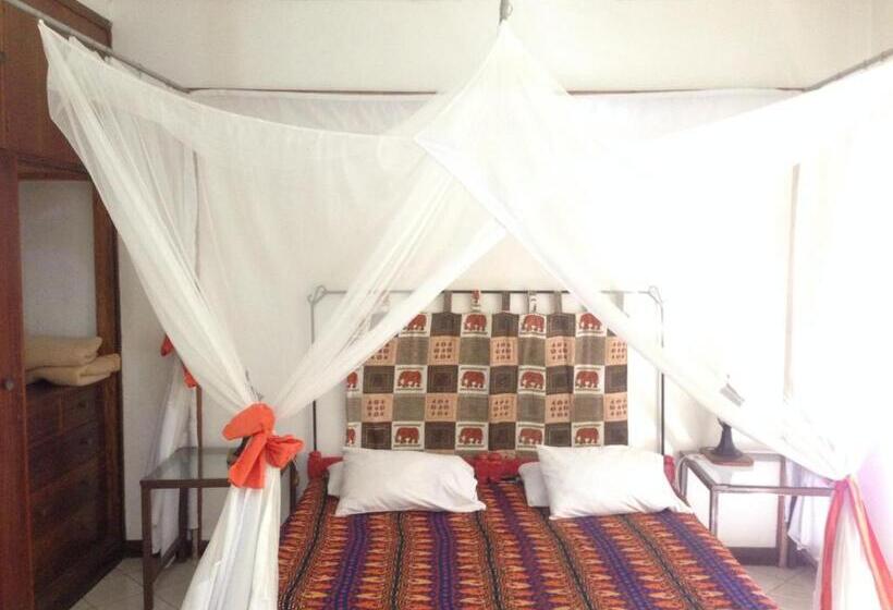 اتاق استاندارد, Outpost Lodge