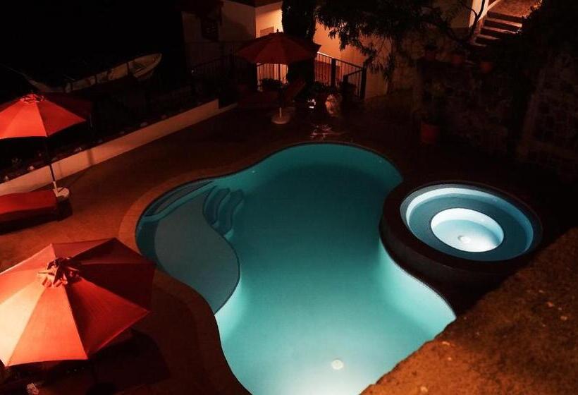 اتاق لوکس چهار تخته, Atitlan Villas