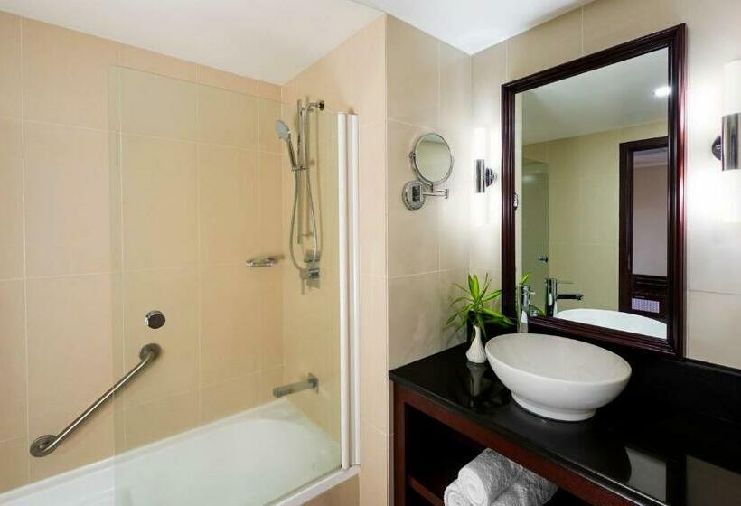اتاق لوکس با تخت بزرگ, Sheraton Samoa Beach Resort