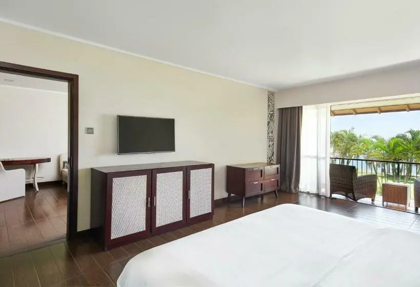Deluxe Suite King Bed, Sheraton Samoa Beach Resort