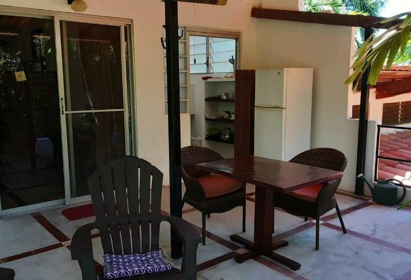 جناح, Togo B&b Farallon