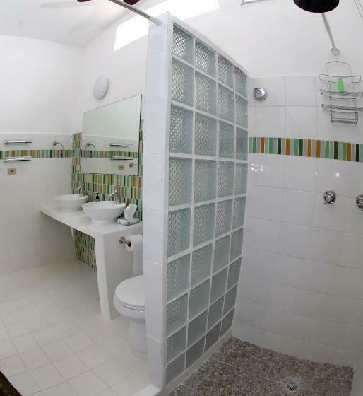 جناح, Togo B&b Farallon