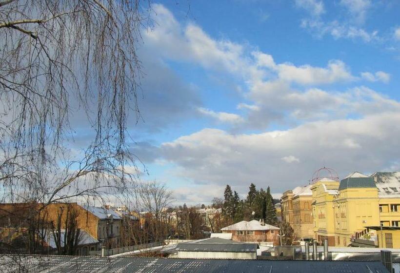 تختخواب در اتاق مشترک, Mini Hotel Na Pidgradskiy